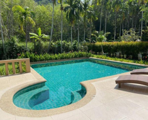 17 - Tropical Pool Villa